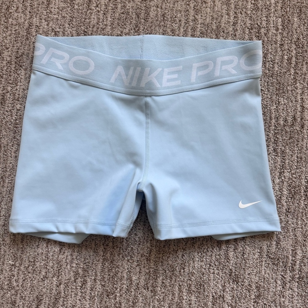 Nike Pro 3” short Size M Celestine Blue NWOT